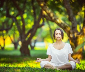 开云体育-巴黎圣日耳曼锋线群星闪耀，贝林厄姆孤胆无解，赛后教练拥抱致敬对手，巴黎锋线群星璀璨，贝林厄姆孤胆难救主，赛后教练拥抱致敬对手